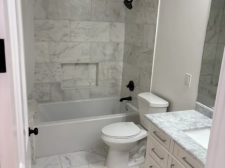 2262 Carondelet St — Photo 5