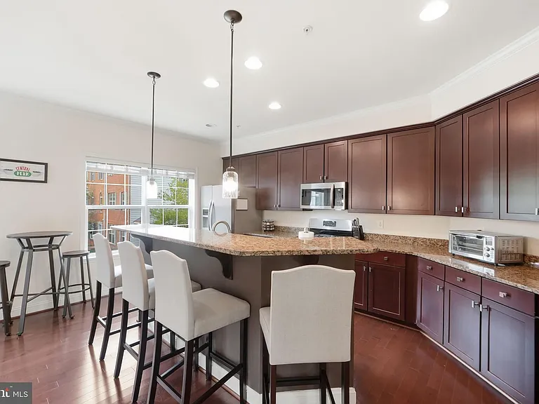 820 Ryan St — Photo 3