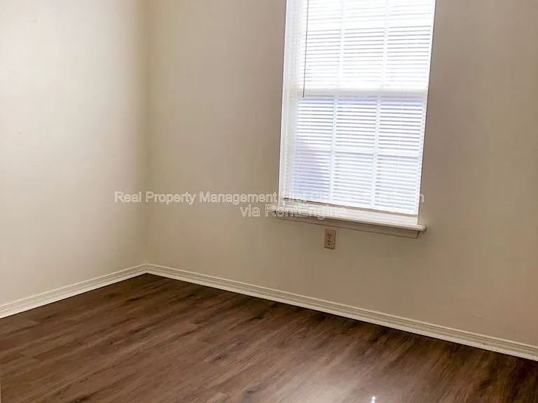 1447 Brazil Ave — Photo 8