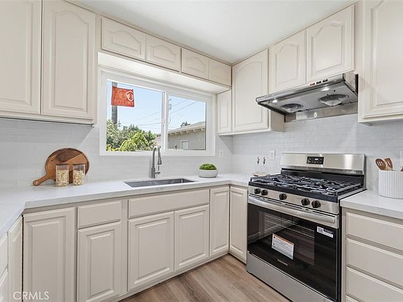4th image of 903 E Wells St