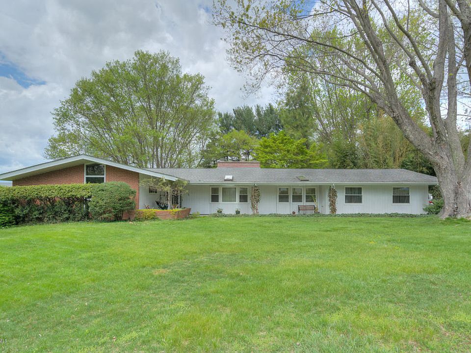 1st image of 301 Hemlock Dr SE
