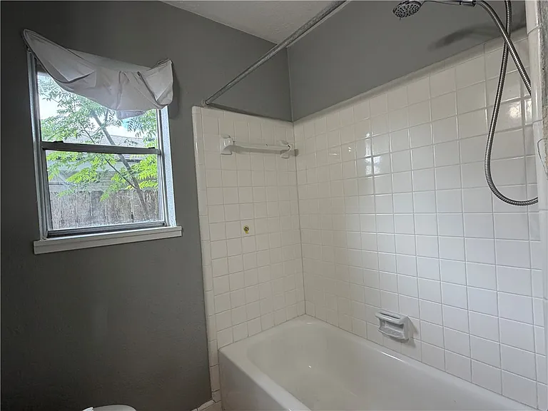 4406 Donegal Dr — Photo 17