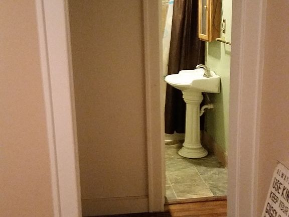 4th image of 523 S Huttig Ave