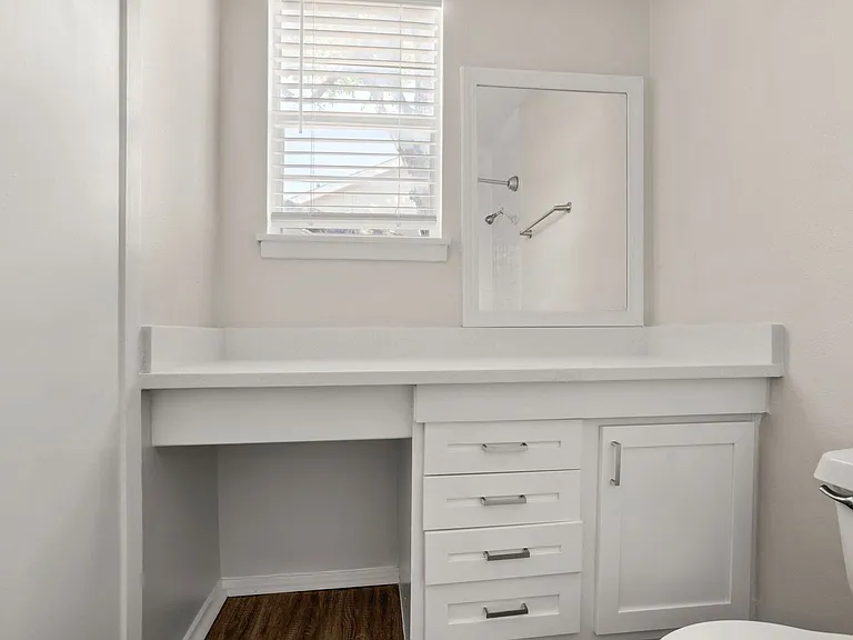 Chevy Chase Apartments — Photo 14