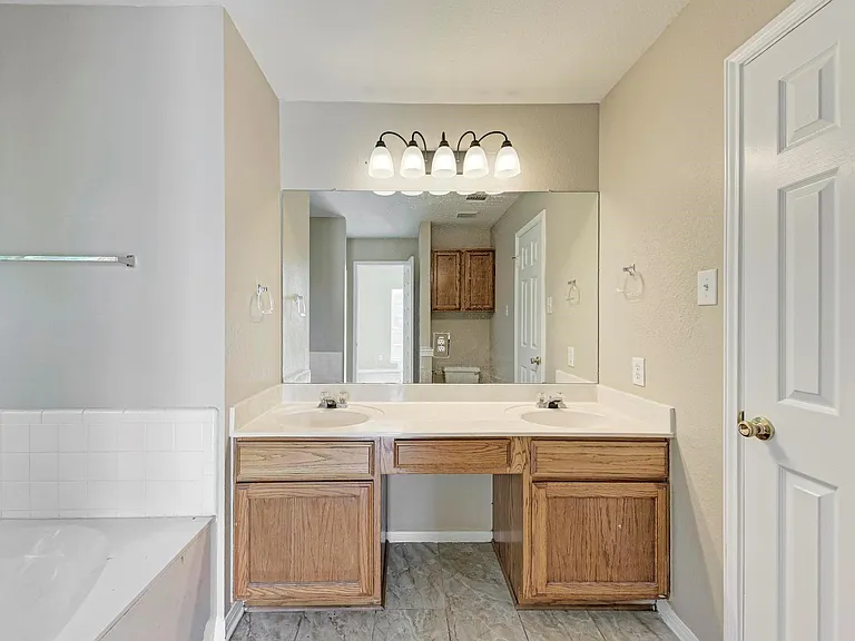 2351 Wright Cir — Photo 5