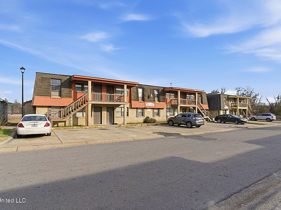 2nd image of 105 Hardwood Ct