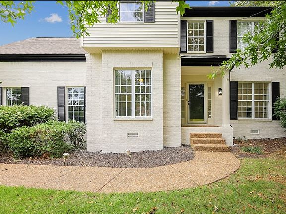 2nd image of 320 Baronswood Dr