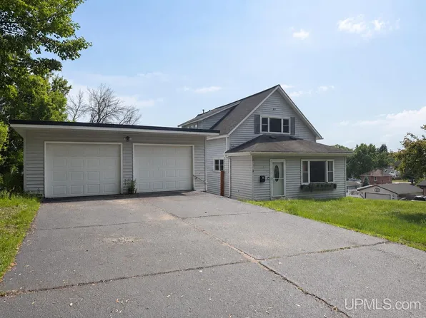 915 W Brown St, Iron Mountain, MI 49801