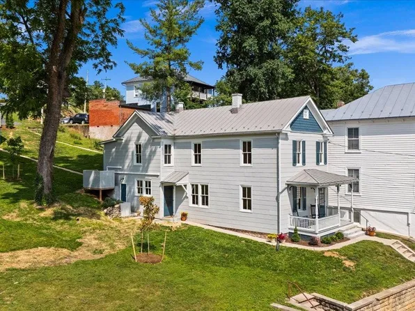 939 & 941 W Beverley St, Staunton, VA 24401