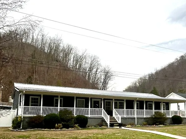 96 Hannah St, Kimper, KY 41539