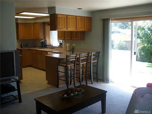 3rd image of 9513 Alexander Dr NE