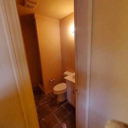 4th image of 410 W Freeman St #8
