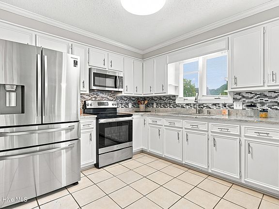 4th image of 1707 Paramore Dr
