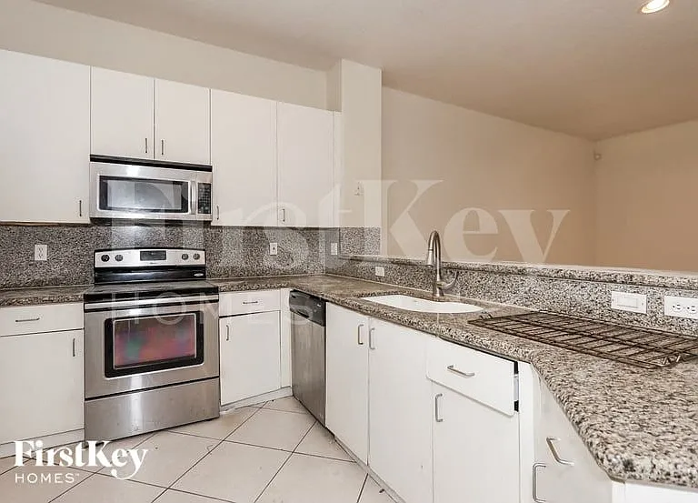 16337 SW 15th St — Photo 7