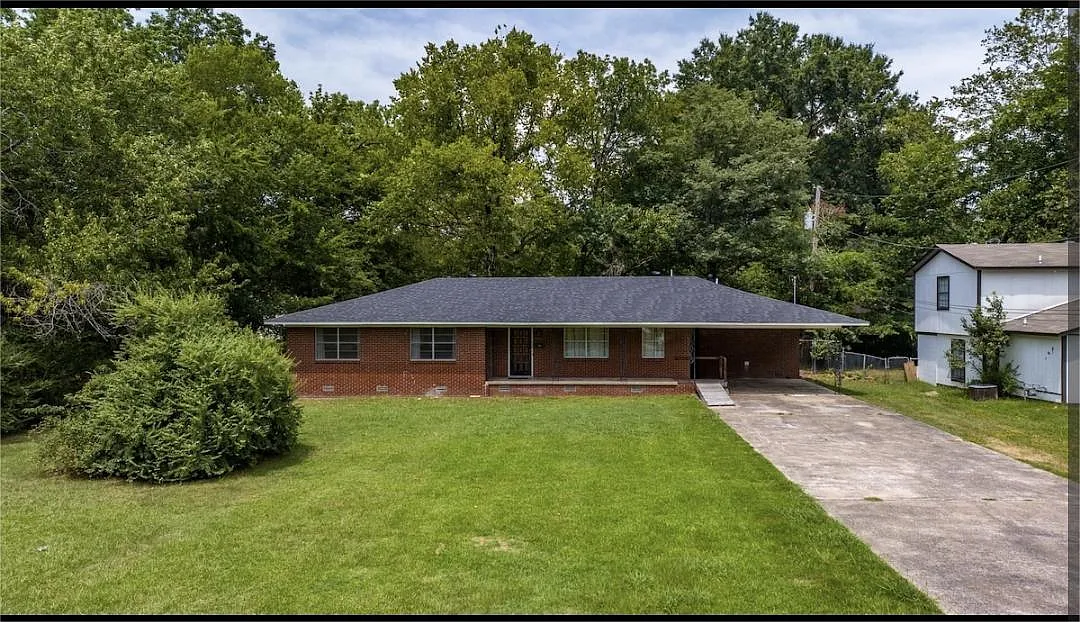 3 bed, 1926 sqft, $3,100 — Photo 2