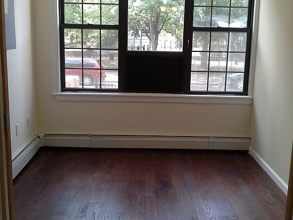 3rd image of 258 Tompkins Ave #1
