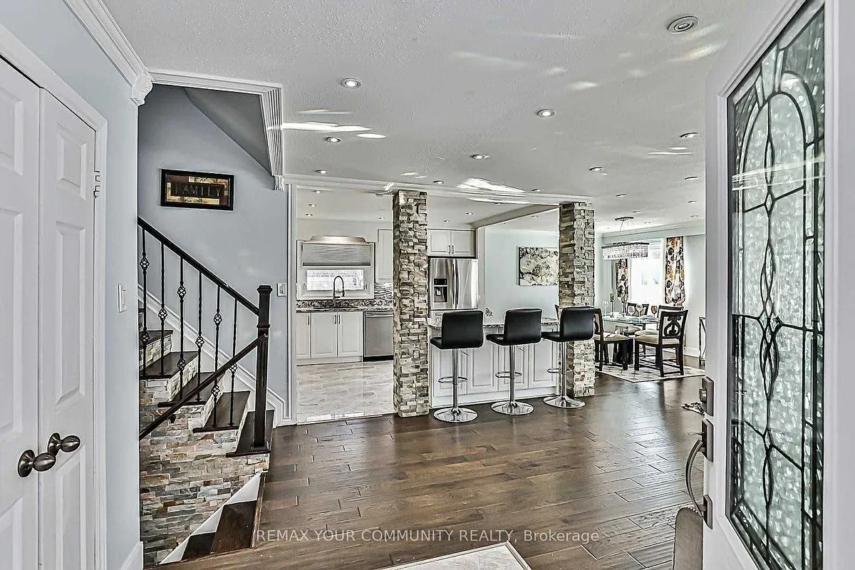 Building Photo - 60 Manorglen Cres #UPPER
