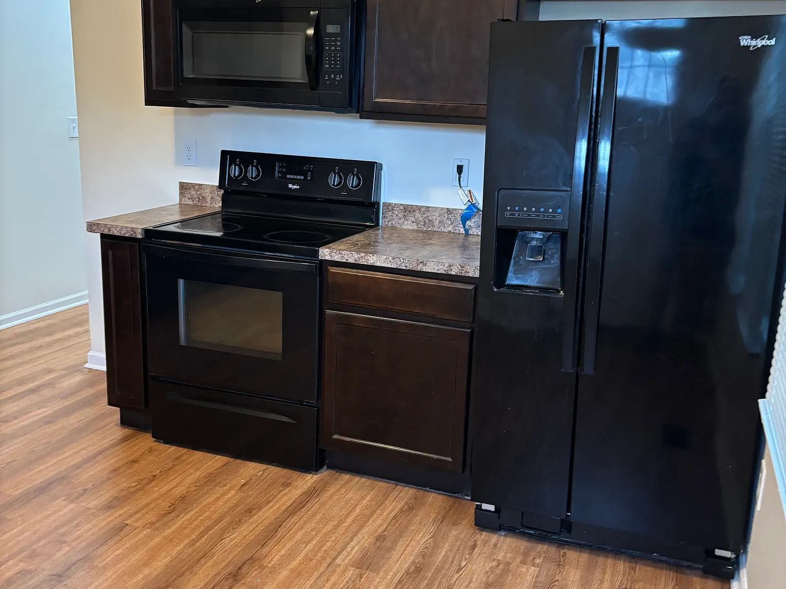 2 bed, 1.5 bath, 1100 sqft, $1,299 — Photo 2