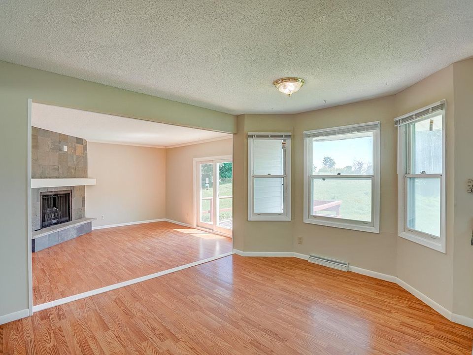 Back Living Space/Dining