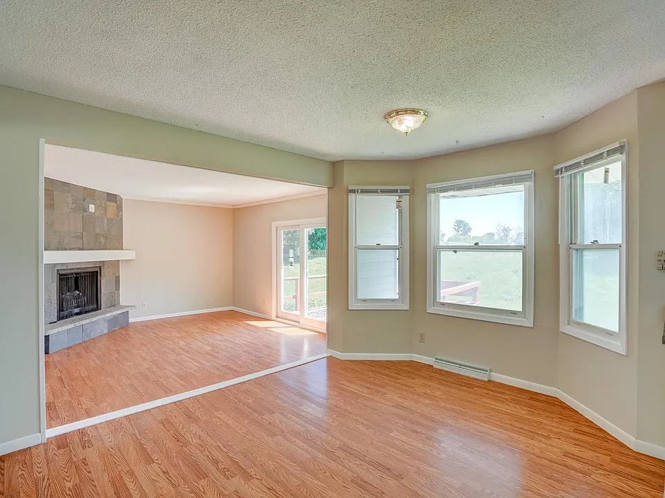 Back Living Space/Dining