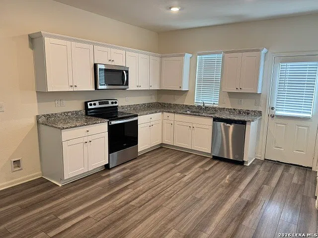 3 bed, 2.0 bath, 1205 sqft, $1,600 — Photo 4