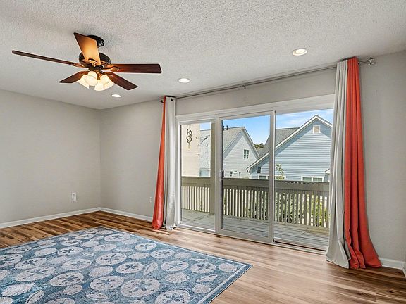 3rd image of 1000 11th Ave. N #129