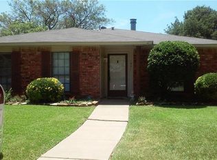 1921 Montana Trl, Grand Prairie, TX 75052