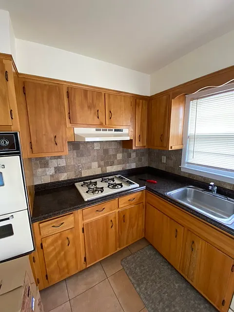 Building Photo - 215 Gainsborg Ave #1
