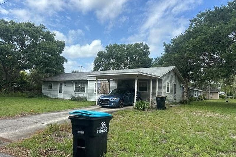 2nd image of 454 Colleen Ave NE