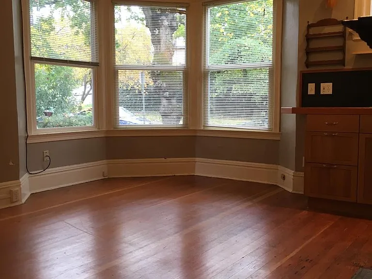 living area bay window