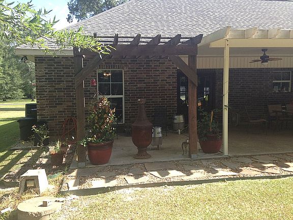 4th image of 1062 Huckleberry Ln