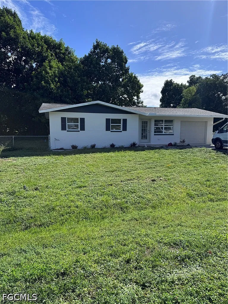 3 bed, 2.0 bath, 982 sqft, $1,700 — Photo 2