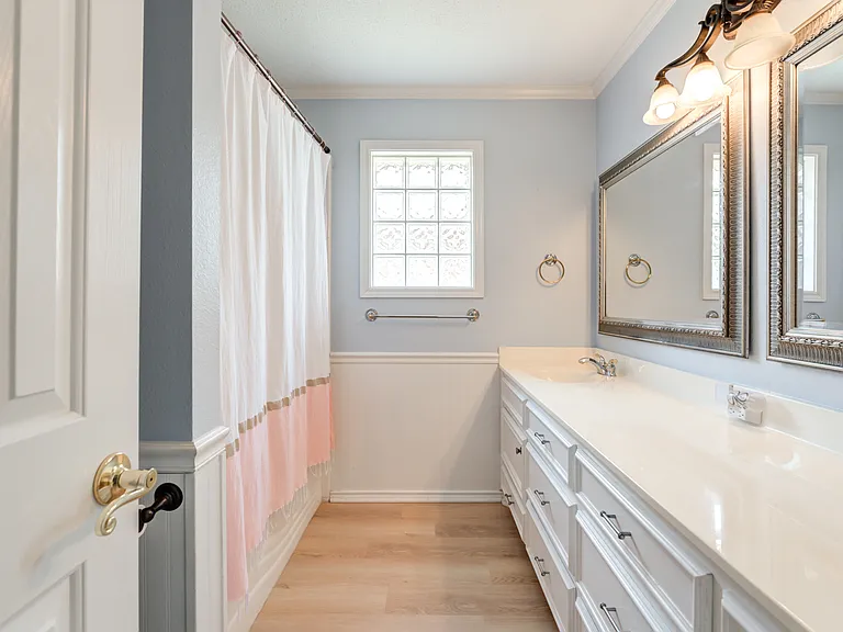 105 N Vale Ave — Photo 28