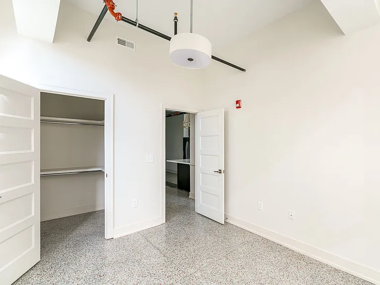 875 Michigan Ave — Photo 34