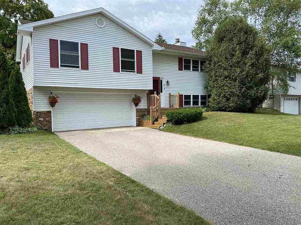 1st image of 813 Regent Dr