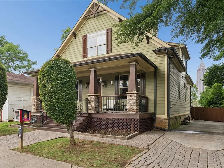 460 Felton Dr NE — Photo 1