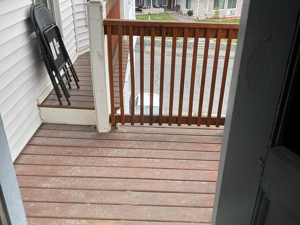 2nd image of 186 Grove St #6