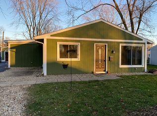 73 Amesbury Rd, Montgomery, IL 60538