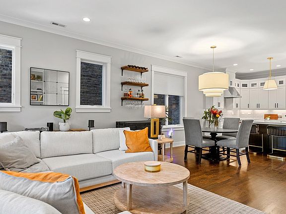 4th image of 4011 N Paulina St Unit 2N