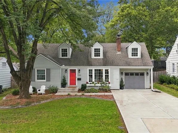 7332 Ash St, Prairie Village, KS 66208
