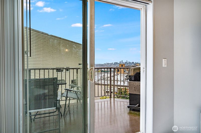 4th image of 4020 Aurora Avenue N #403