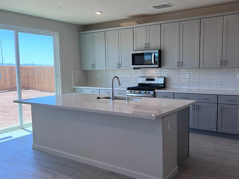 3064 Tower St — Photo 3