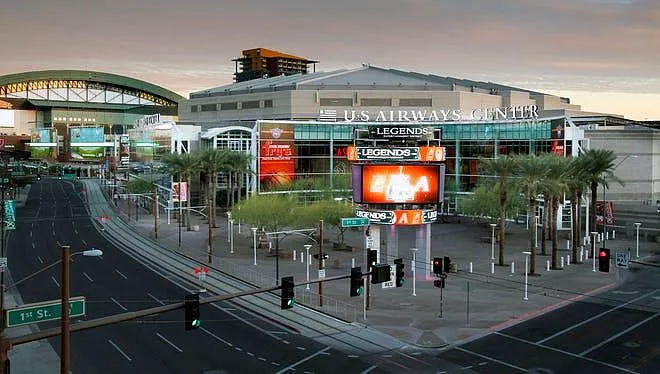 Easy Light Rail or Ride Share To Downtown Centers: Sports, Entertainment & Shopping