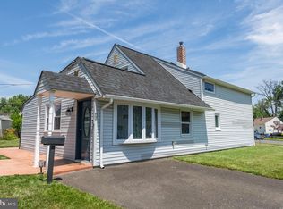 45 Wildflower Rd, Levittown, PA 19057