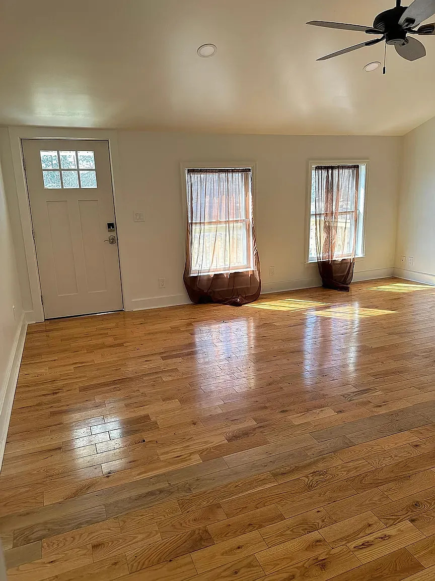 2 bed, 750 sqft, $2,300 — Photo 2