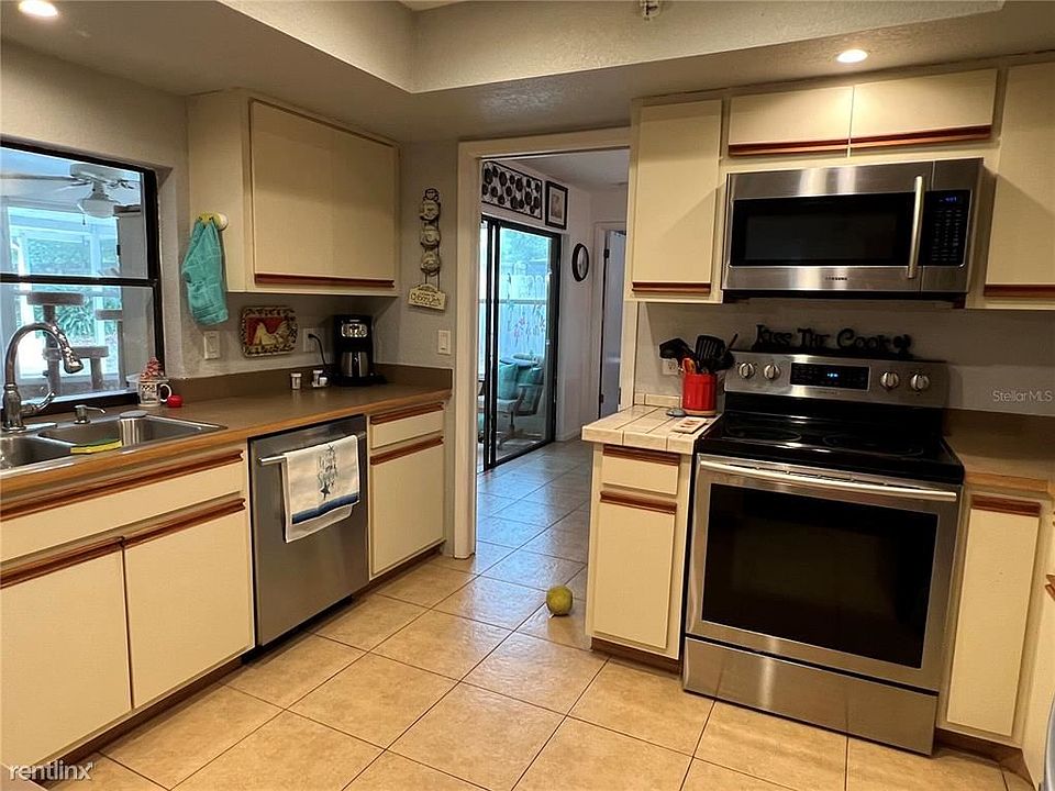 1st image of 1660 Pine Pl