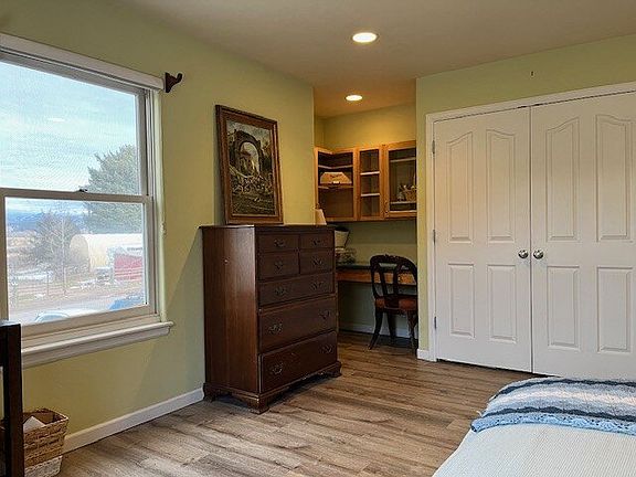 2nd image of 611 Cowen Dr Room 4
