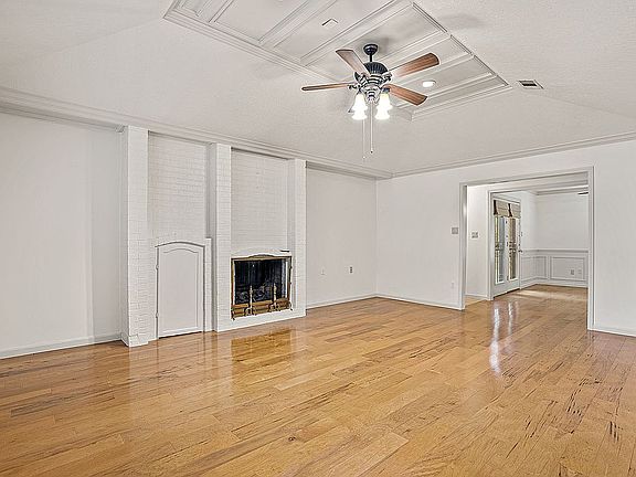 Living Room / Breakfast Nook