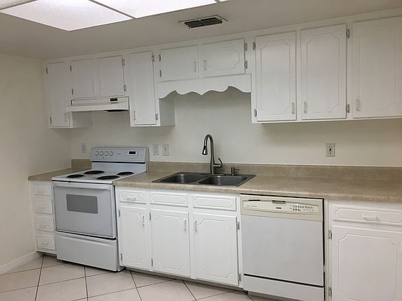 Large eat-in kitchen 