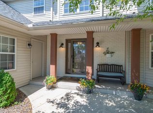 412 E Red Pine CIRCLE, Dousman, WI 53118